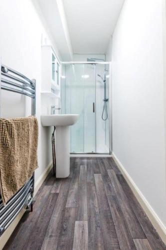 a bathroom with a sink and a shower at Josies House - Bright & Cozy Stay in Banff