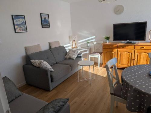 Appartement T2 avec balcon, cuisine équipée, parking - FR-1-593-28