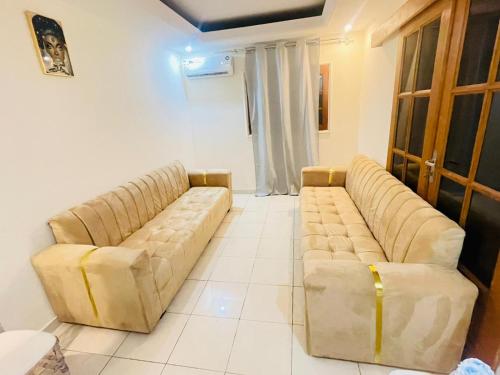 a living room with two couches in a room at Bulle d'Or Serenity in Libreville