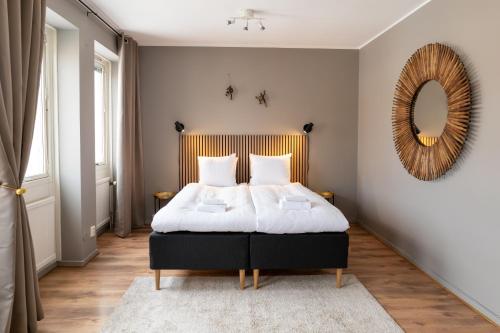a bedroom with a bed with a mirror on the wall at Hotell Navet in Västervik