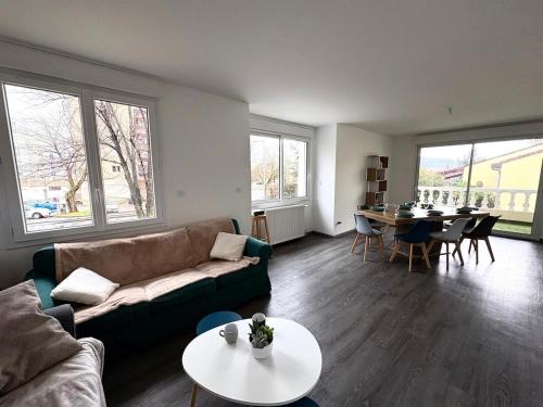 House, garden & garage, Downtown, Near Zenith & A75