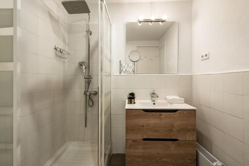 Renovated Apartment Charming Artistic Apartment