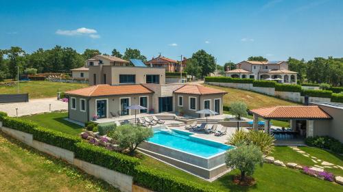 Modern villa Lukas with pool in Vizinada