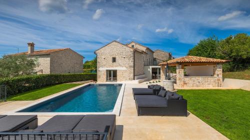 Beautiful Villa Treori with pool in Sv Lovrec