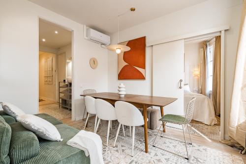 Lovely Apartment with Balcony in Sagrada Familia