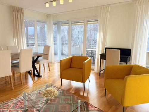 179 Comfortable sunny quiet good location and free parking included