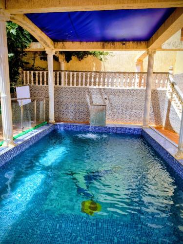 Piscina a Dar Andalous o a prop