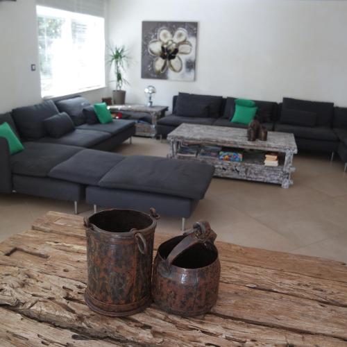 a living room with a couch and a table at Villa Perle De La Mer in Saint-Aygulf