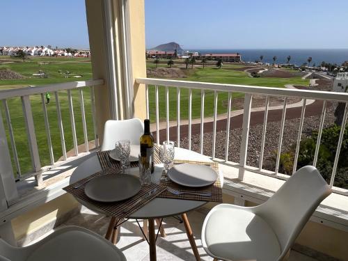 Golf del Sur Apartment - magnificent panorama of the ocean, el Teide, and Montaña Roja