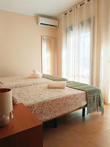 a bedroom with two beds and a window at Casa Lili in Vélez-Rubio