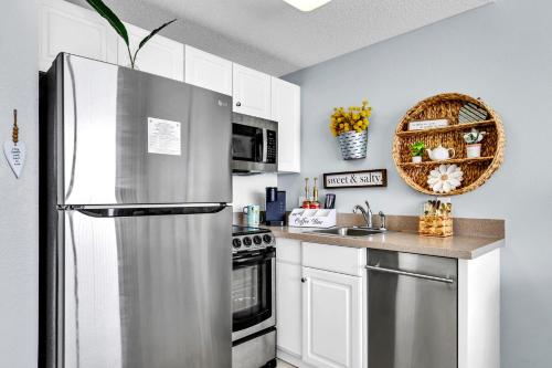 Beachfront Studio #709 at Majestic photo 21