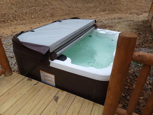 a hot tub with a mattress on top of it at Queen of Hearts in Rockbridge