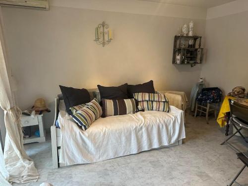 Peaceful Seaside Getaway 500 m from the Beaches