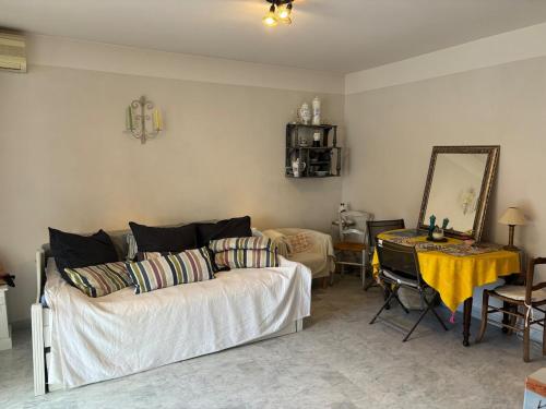 Antibes Peaceful Seaside Getaway 500 m from the Beaches
