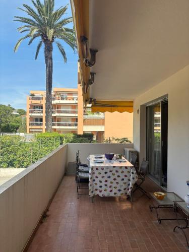 Antibes Peaceful Seaside Getaway 500 m from the Beaches