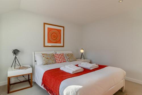 a bedroom with a bed with two towels on it at 3 Bed in Knodishall oc-ebco in Aldringham
