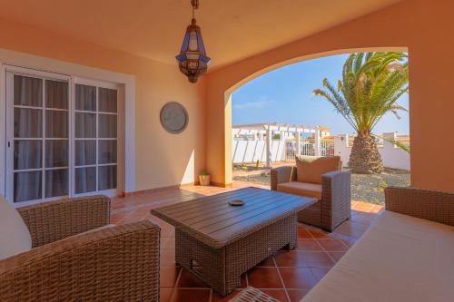 Ares Home Villa Privada con Jardín, Piscina y Golf