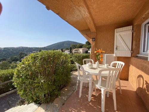 IS 506 Studio cabine Res La Corniche avec Piscine et parking