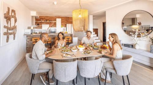 VACATION MARBELLA I Stylish 5BDR Penthouse, Sea and Marina View, NEW Decoration, Fastest WiFi