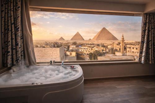 Pyramid Edge Hotel & Exclusive Pyramids View Rooftop