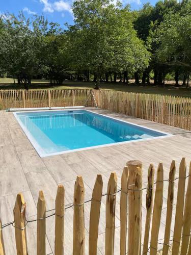 Le chai de Peyssard, piscine chauffée.