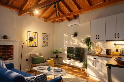 Comfy House in Old Town Xanthi - Meno Homes 8