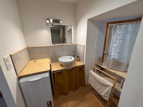 a small bathroom with a sink and a mirror at Logement Sainte-Énimie in Sainte-Énimie