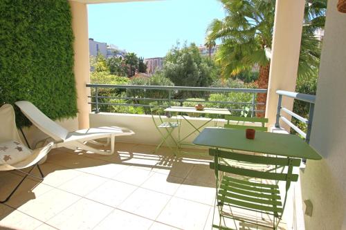 air-conditionned apartment 2 bedrooms & bathrooms with refined decoration