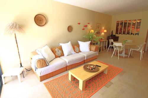 air-conditionned apartment 2 bedrooms & bathrooms with refined decoration