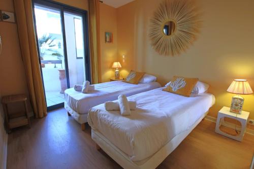 air-conditionned apartment 2 bedrooms & bathrooms with refined decoration
