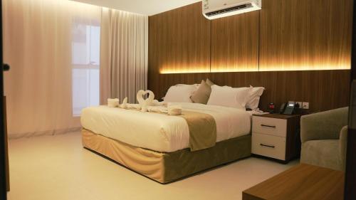 a bedroom with a bed with two stuffed animals on it at فندق روزز إس in Riyadh
