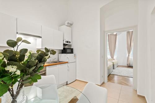 Roomy 2BR Apartment - U6 Metro Nearby