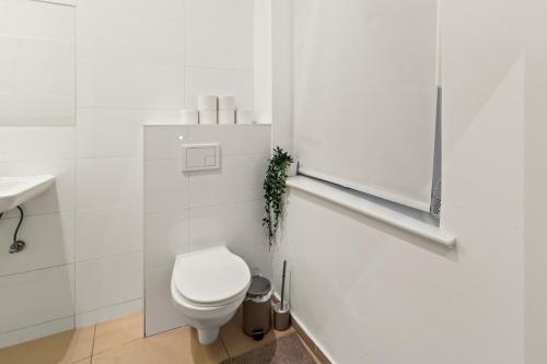 Roomy 2BR Apartment - U6 Metro Nearby