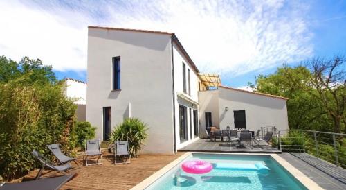 Villa contemporaine, jardin méditerranéen et piscine privée