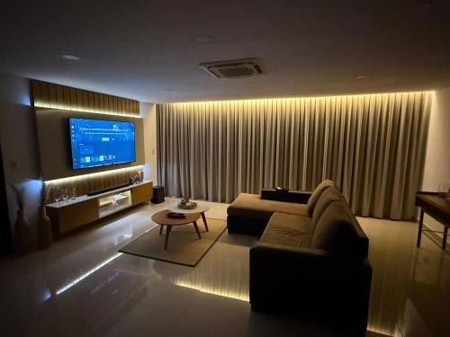 Luxury 1BR, Parking , Shopping Area