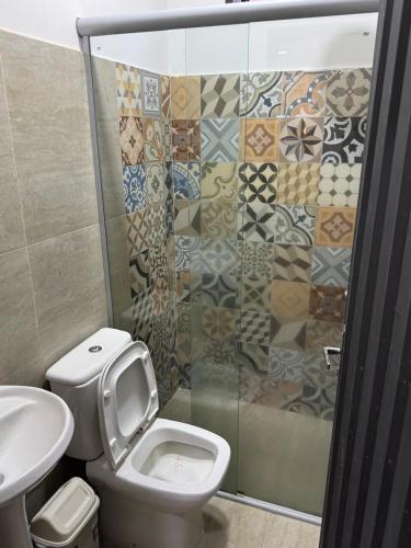 a bathroom with a toilet and a sink and a shower at Complejos Residenciales Las Lomitas in San Lorenzo de la Frontera