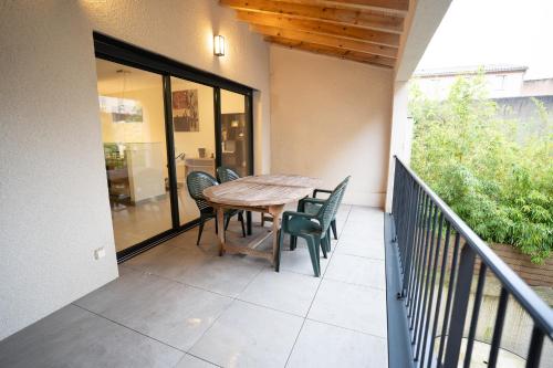 Air-conditioned 2 bedroom apartment with Terrace Parking Carcassonne