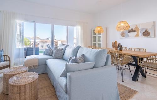 Modern Luxurious 3-Bedroom Residence with Resort Amenities