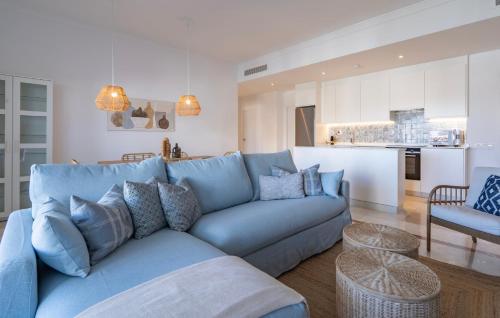 Modern Luxurious 3-Bedroom Residence with Resort Amenities