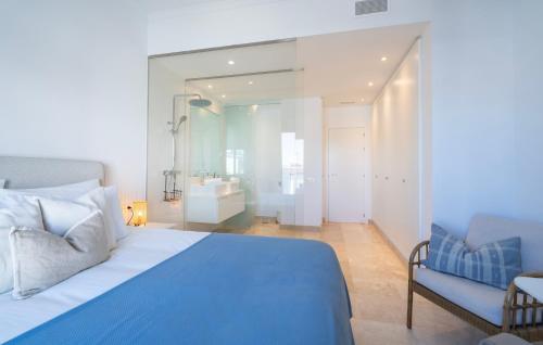 Modern Luxurious 3-Bedroom Residence with Resort Amenities