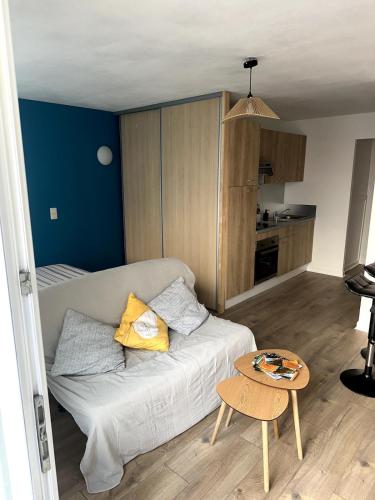 Cozy studio apartment for 2 people downtown