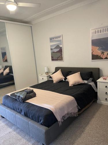 a bedroom with a large bed in a room at StevieNic's Dig's in Broken Hill