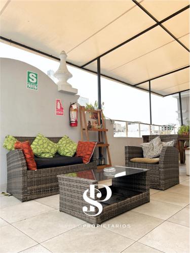 a living room with two couches and a table at Casa Águila y Cóndor Miraflores in Lima