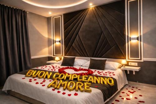 Sunny Suite Napoli - Jacuzzi Romantic Rooms near Central Station & Historic Center