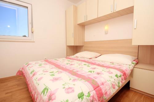 Apartment Novalja 9403a