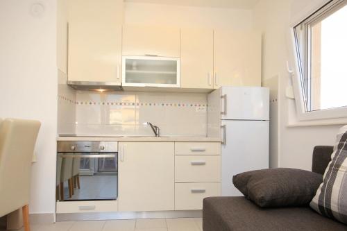 Apartment Novalja 9403a