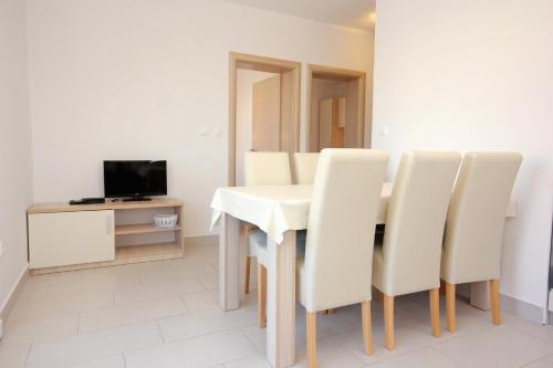 Apartment Novalja 9403a