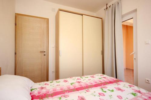 Apartment Novalja 9403b