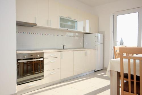 Apartment Novalja 9403b