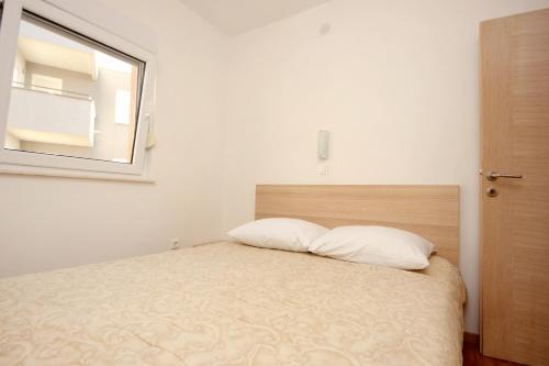 Apartment Novalja 9403d